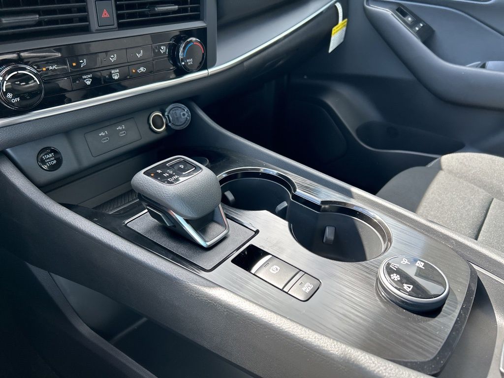 2025 Nissan Rogue S photo 31