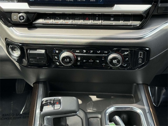 2023 Chevrolet Silverado 1500 High Country photo 21