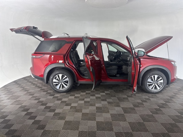 2024 Nissan Pathfinder SL photo 13