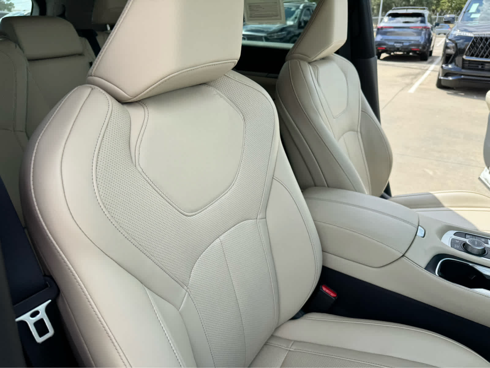 2025 Infiniti QX60 Pure photo 7