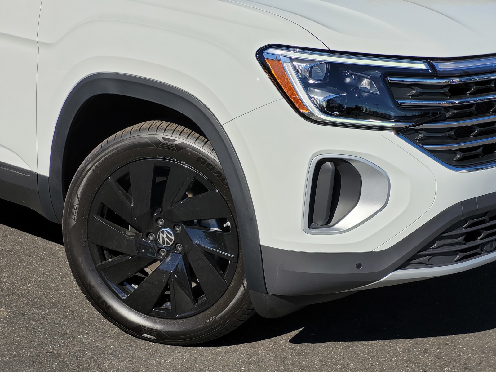 2024 Volkswagen Atlas SE Technology photo 3