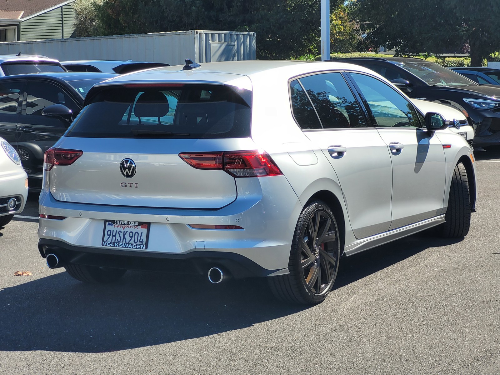 2023 Volkswagen Golf GTI SE photo 2