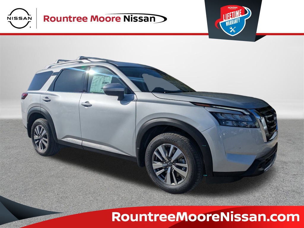 2025 Nissan Pathfinder SL's photo