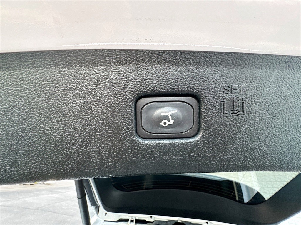 2022 Ford Edge SEL photo 35