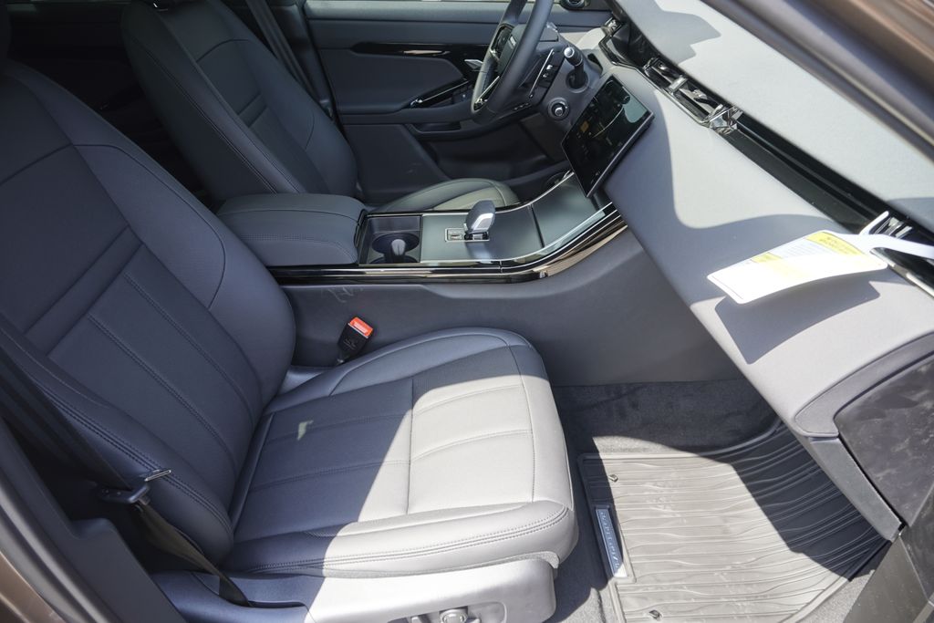 2026 Land Rover Range Rover Evoque S photo 21