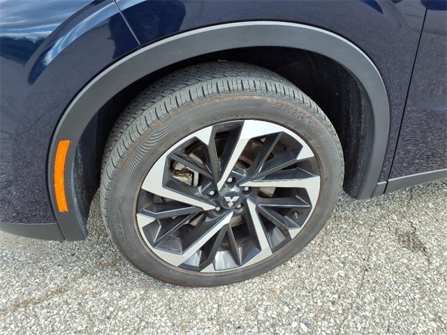 2024 Mitsubishi Outlander SE photo 4