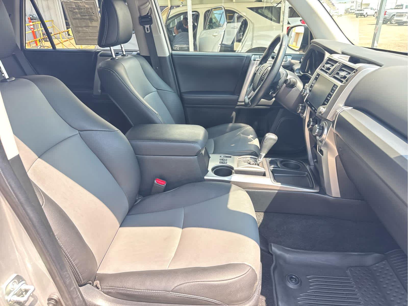 2023 Toyota 4Runner SR5 Premium photo 4