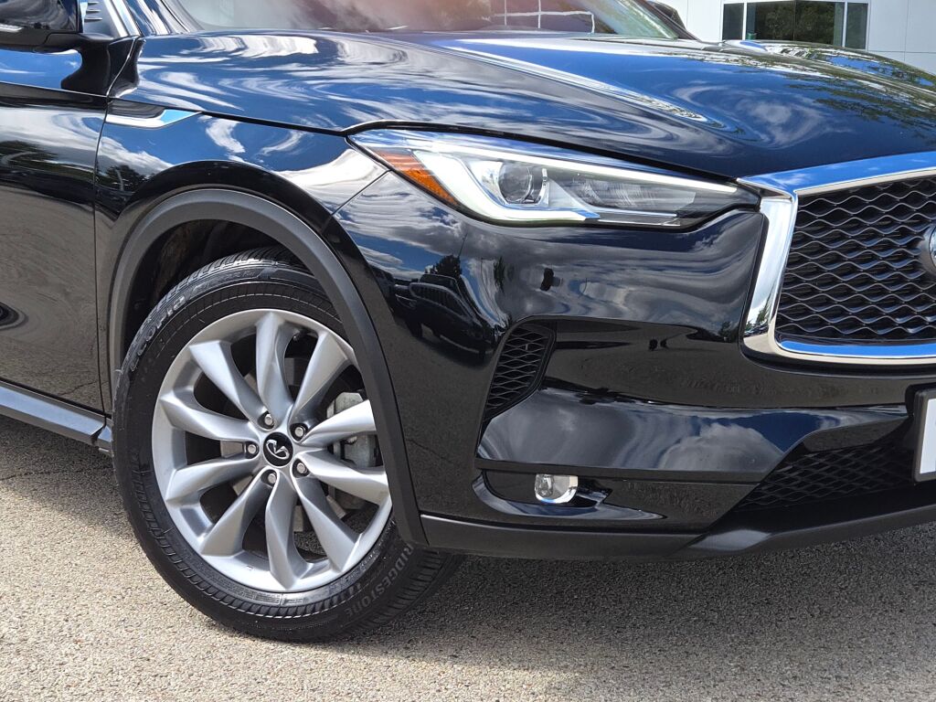 2022 Infiniti QX50 Luxe AWD photo 3