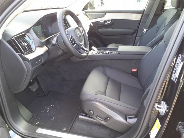 2025 Volvo XC90 T8 AWD Plus photo 7