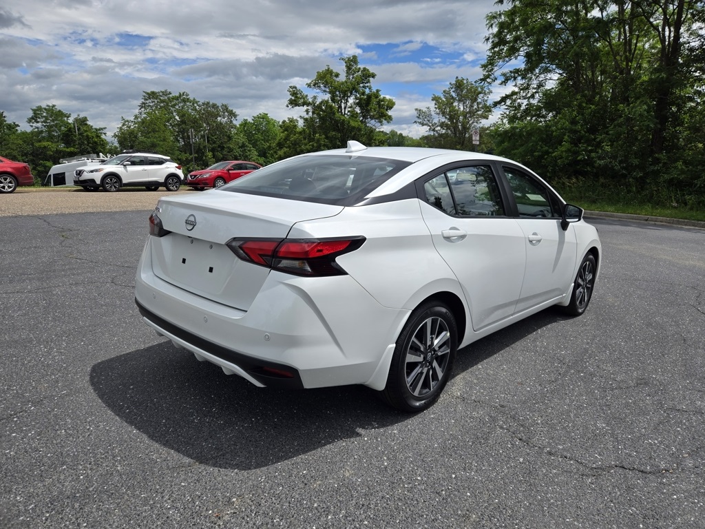 2025 Nissan Versa 1.6 SV photo 3
