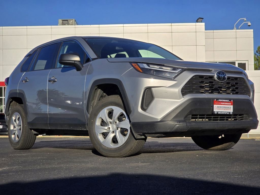 2024 Toyota RAV4 LE photo 2