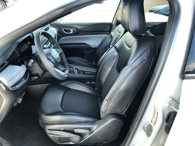 2024 Jeep Compass Latitude photo 3