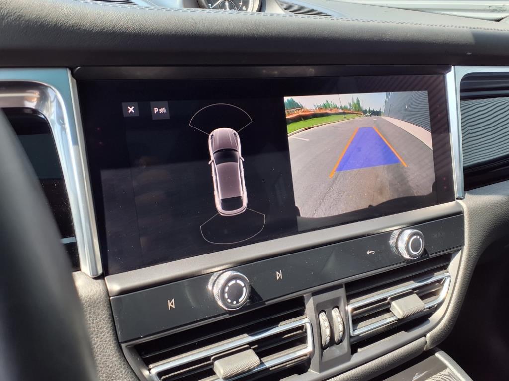 2022 Porsche Macan photo 11
