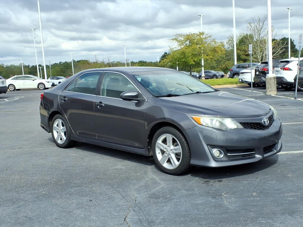2014 Toyota Camry SE photo 9