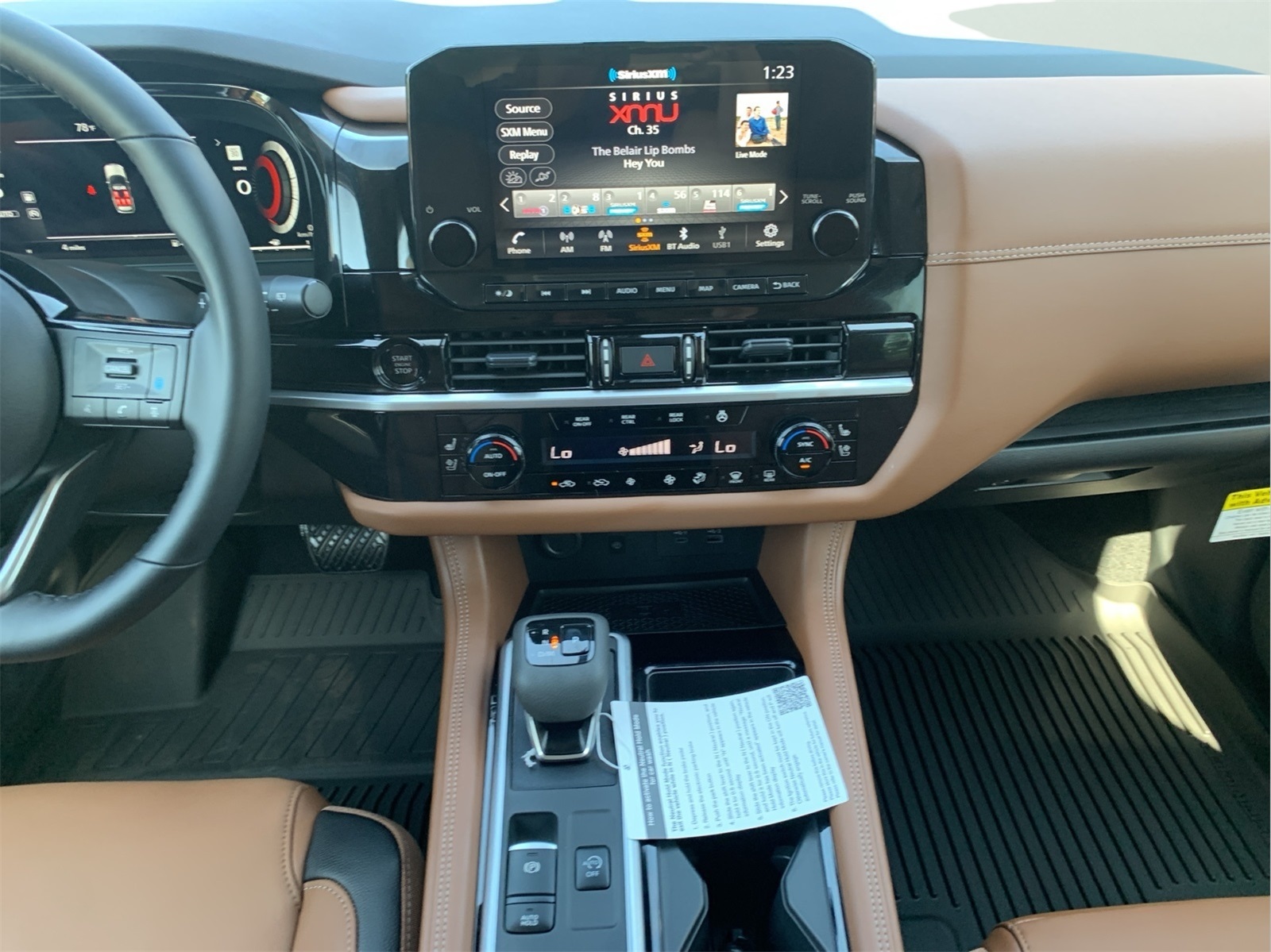 2025 Nissan Pathfinder Platinum photo 17