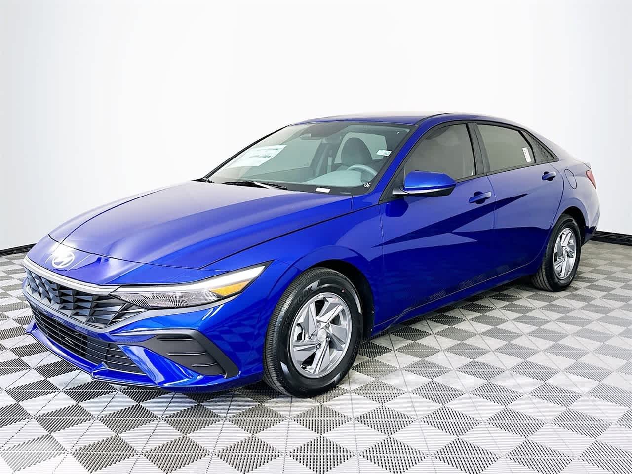 New 2024 Hyundai ELANTRA SE 4dr Car in Miami RU744110 Hyundai of