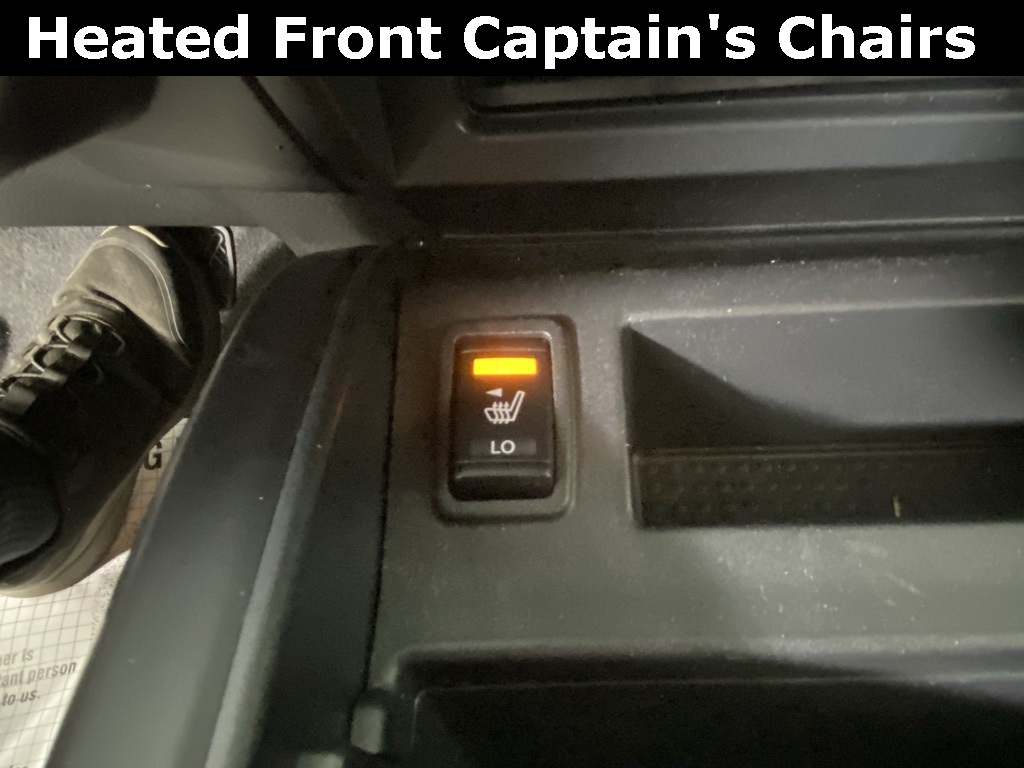 2019 Nissan Titan SV photo 2