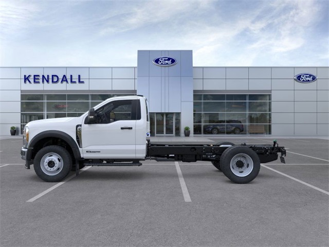 2025 Ford F-550 photo 2