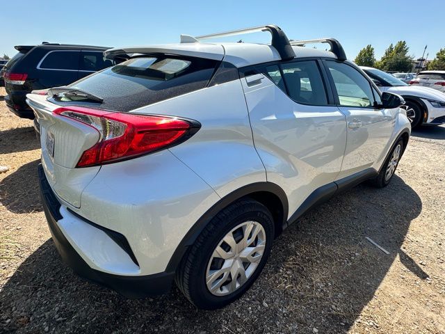 2019 Toyota C-HR LE photo 4