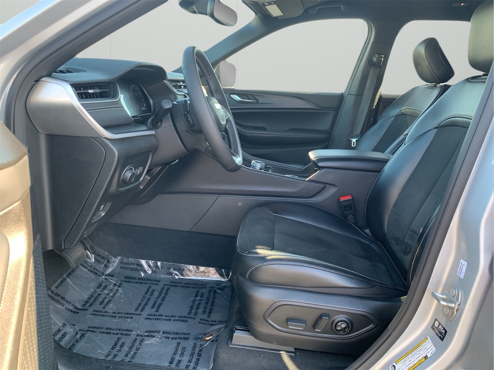 2024 Jeep Grand Cherokee Altitude photo 7