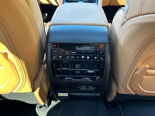 2025 Jeep Grand Cherokee L Summit Reserve photo 32