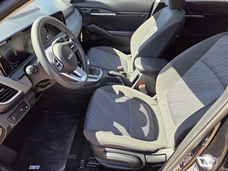 2026 Kia Seltos LX photo 2