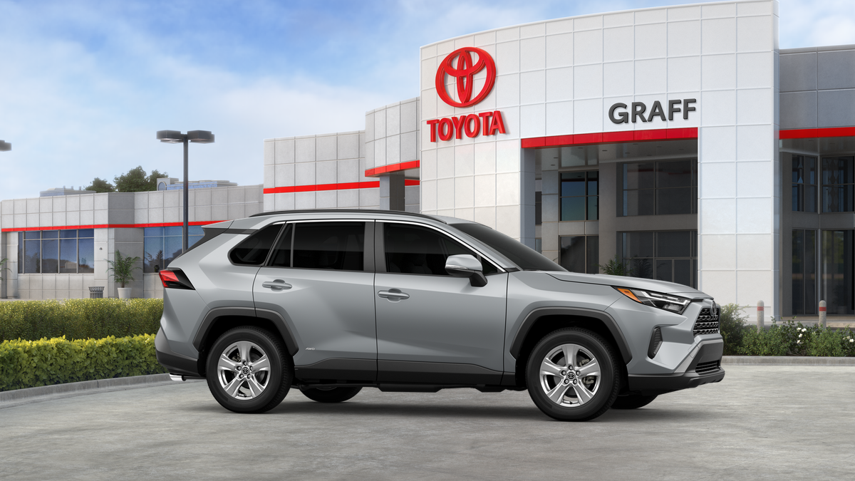 2025 Toyota RAV4 Hybrid XLE photo 13
