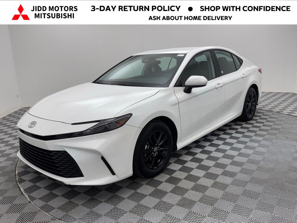 2025 Toyota Camry LE's photo