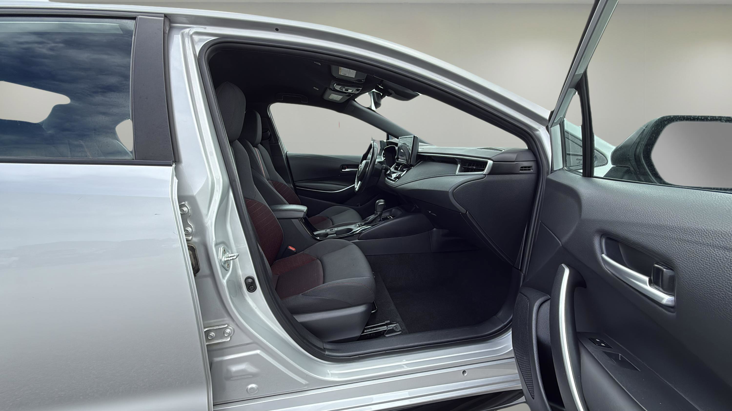 2023 Toyota Corolla SE photo 12