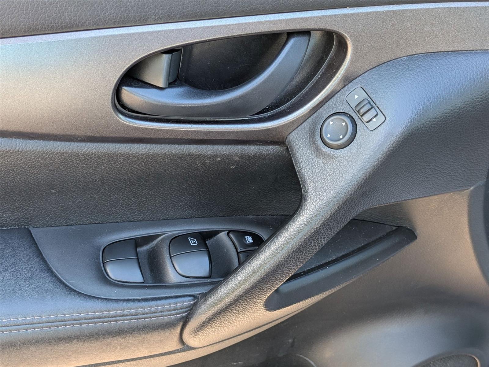 2019 Nissan Rogue Sport S photo 11