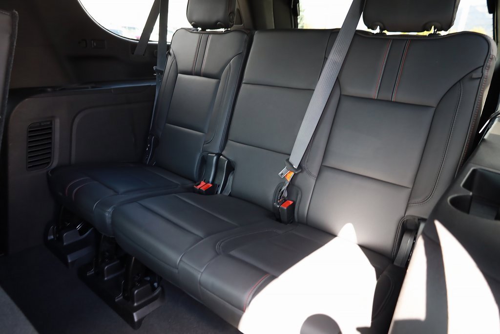 2021 Chevrolet Suburban RST photo 18