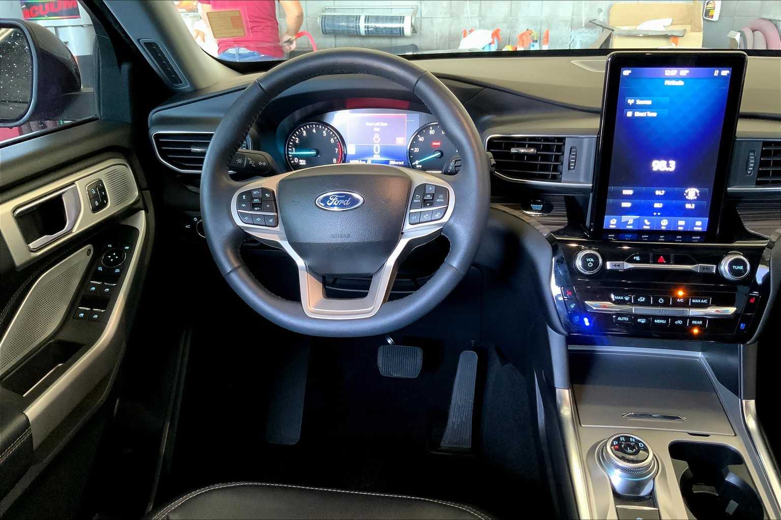 2023 Ford Explorer Limited photo 4