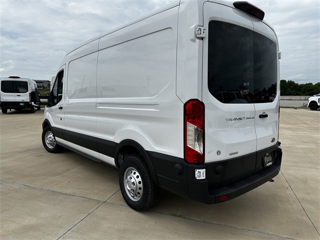 2024 Ford Transit photo 4