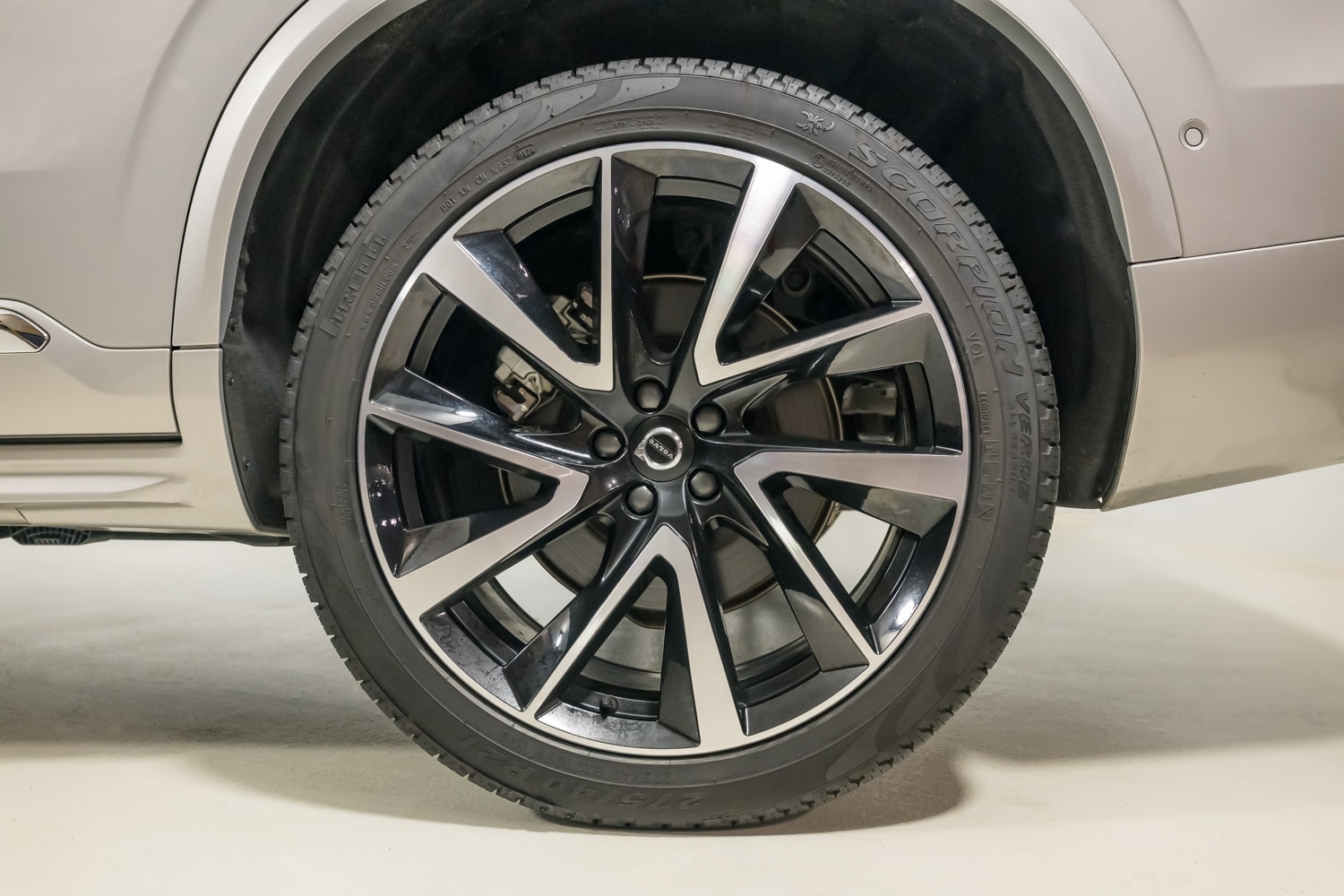 2024 Volvo XC90 B5 Plus photo 12