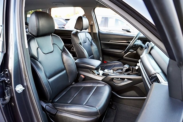 2024 Kia Telluride LX photo 8