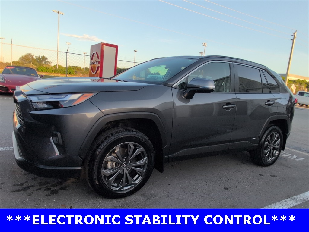 2024 Toyota RAV4 Hybrid XLE Premium photo 3