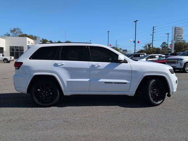 2021 Jeep Grand Cherokee Laredo X photo 2
