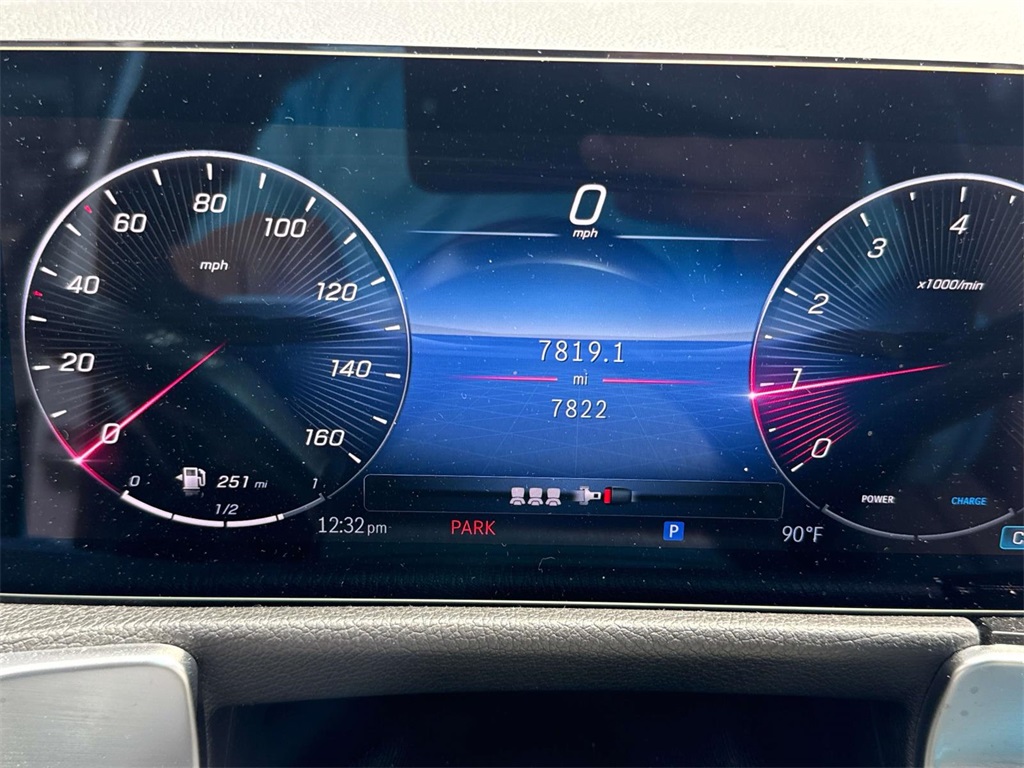 2025 Mercedes Benz GLB 250 photo 23