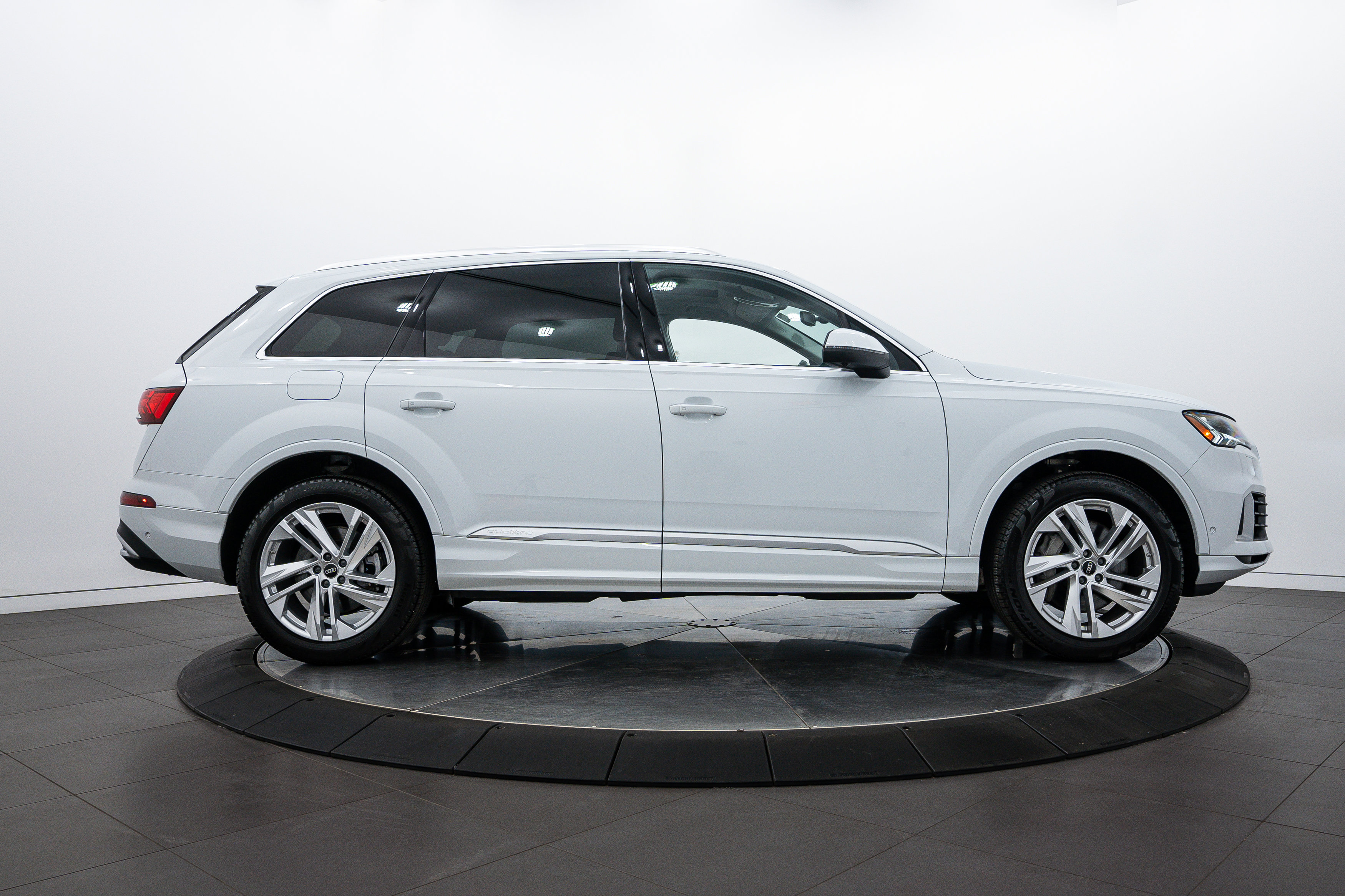 2024 Audi Q7 Premium Plus photo 2