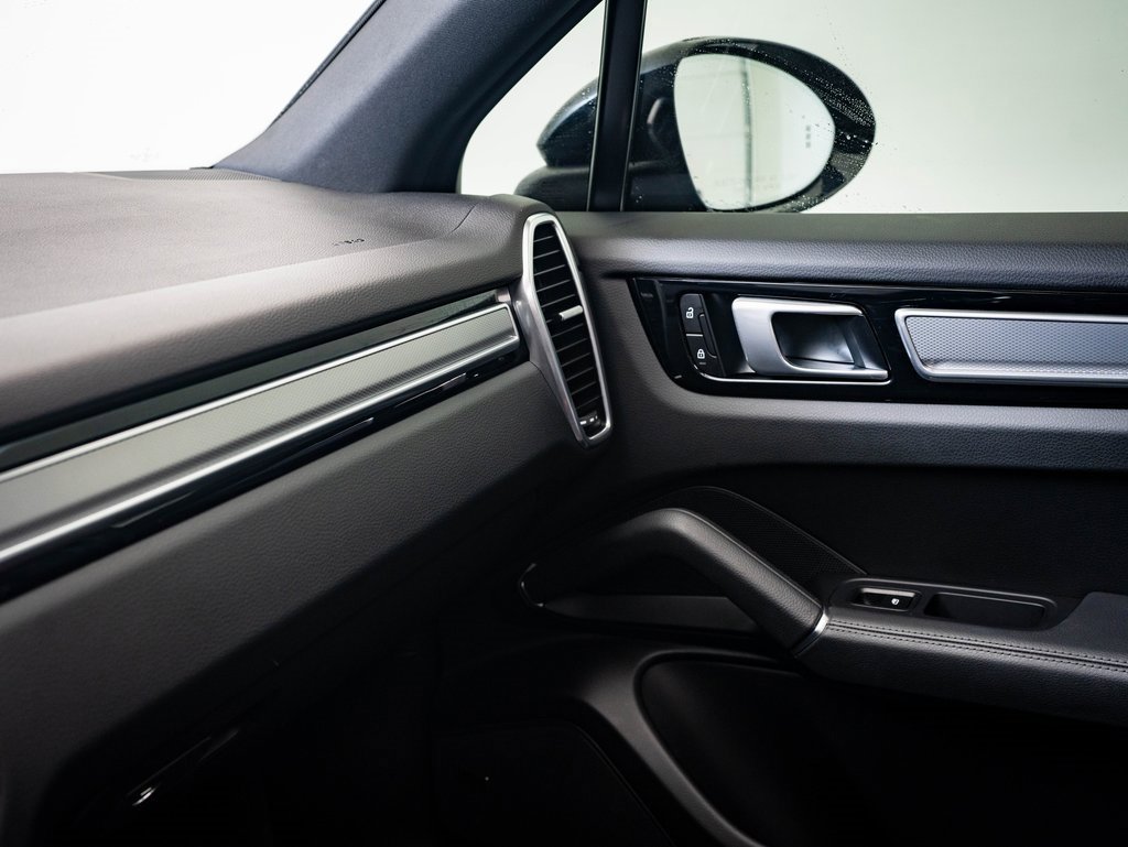2023 Porsche Cayenne Platinum Edition photo 30