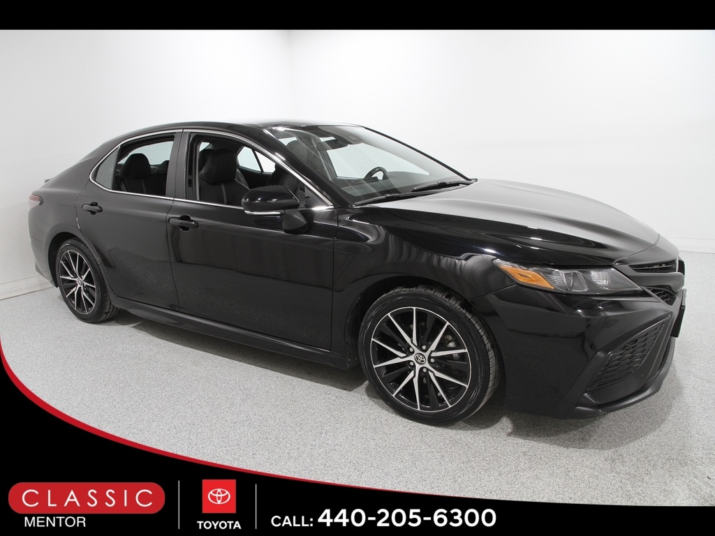 2023 Toyota Camry SE's photo