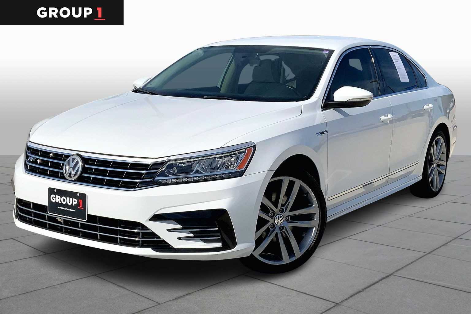 2017 Volkswagen Passat R-Line's photo