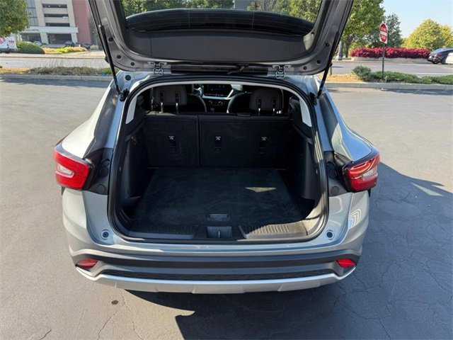 2024 Chevrolet Trax LT photo 4