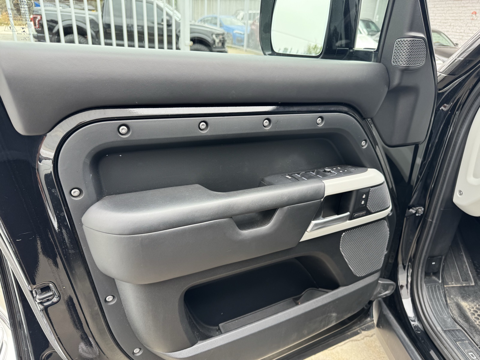 2022 Land Rover Defender 110 X-Dynamic HSE photo 5