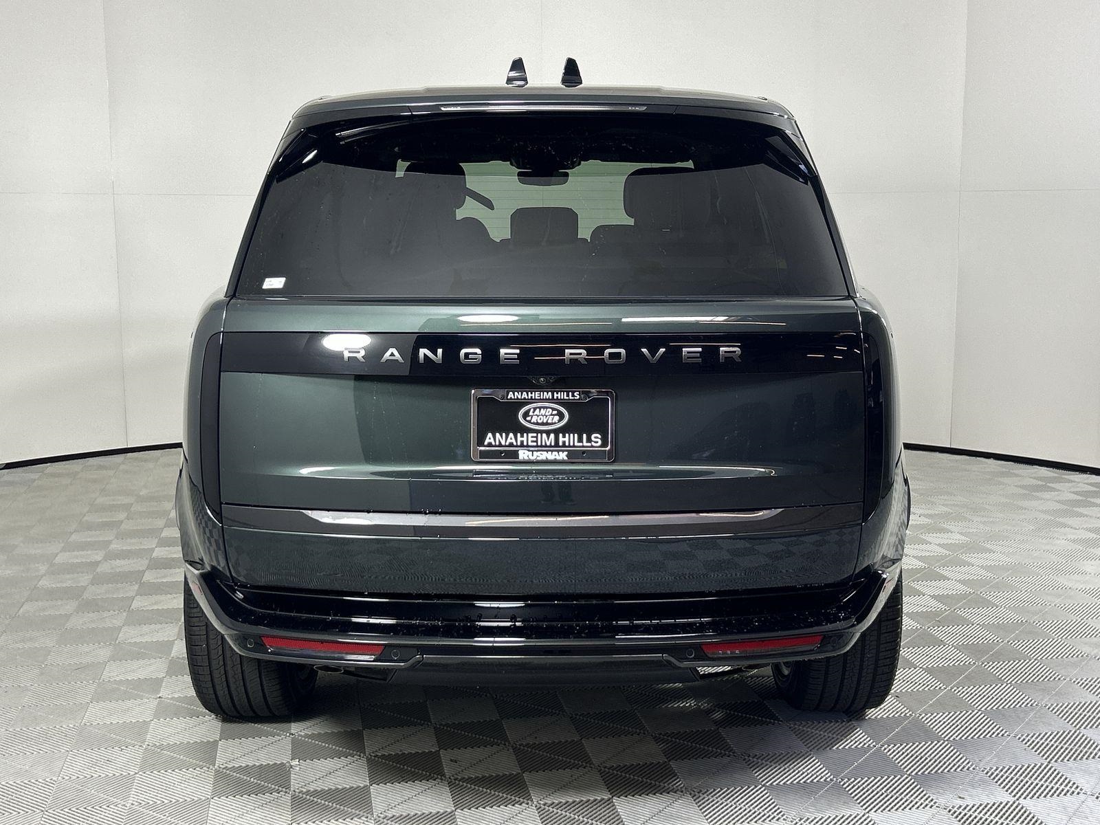 2025 Land Rover Range Rover SE photo 4