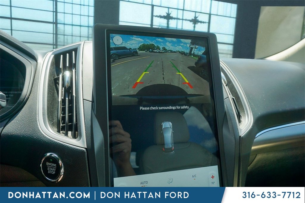 2022 Ford Edge SEL photo 7