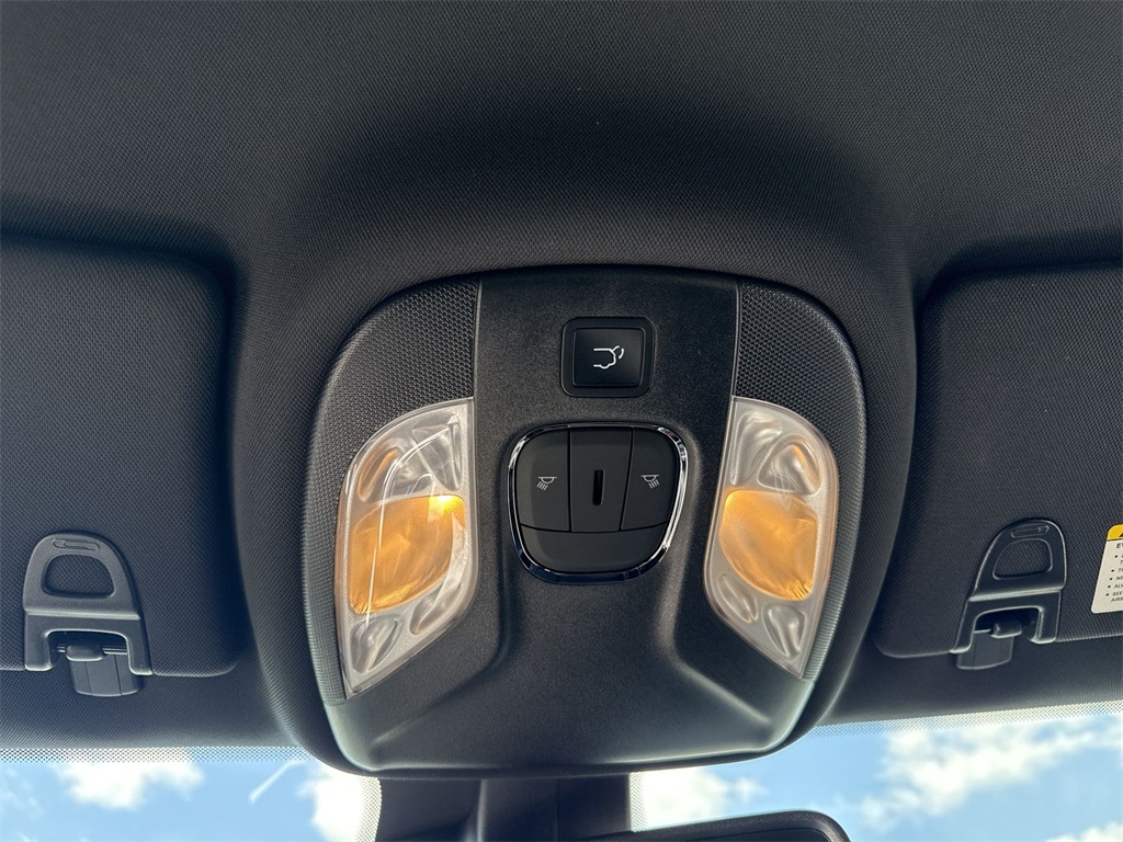 2025 Jeep Compass Latitude photo 17