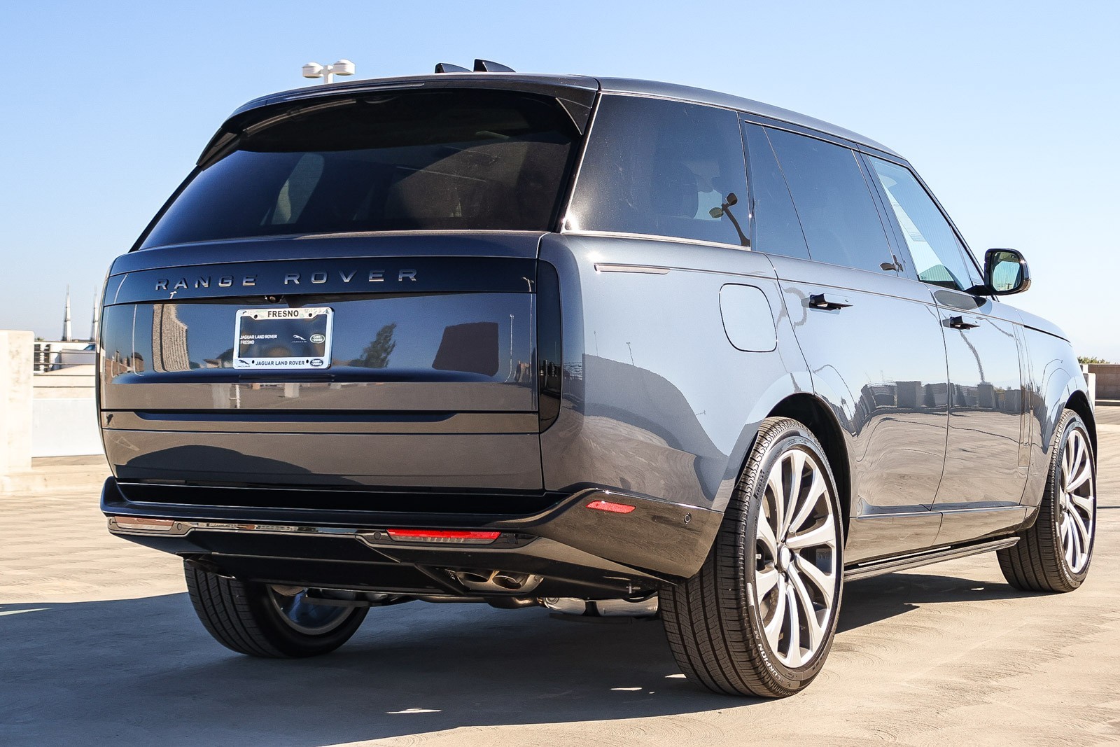 2025 Land Rover Range Rover SE photo 4