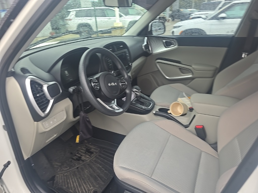 2024 Kia Soul LX photo 2