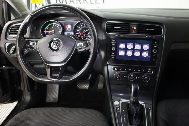 2017 Volkswagen e-Golf SE photo 2